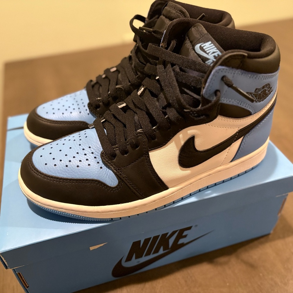 Nike Air Jordan 1 - Unc Toe (Black, Blue, and White)